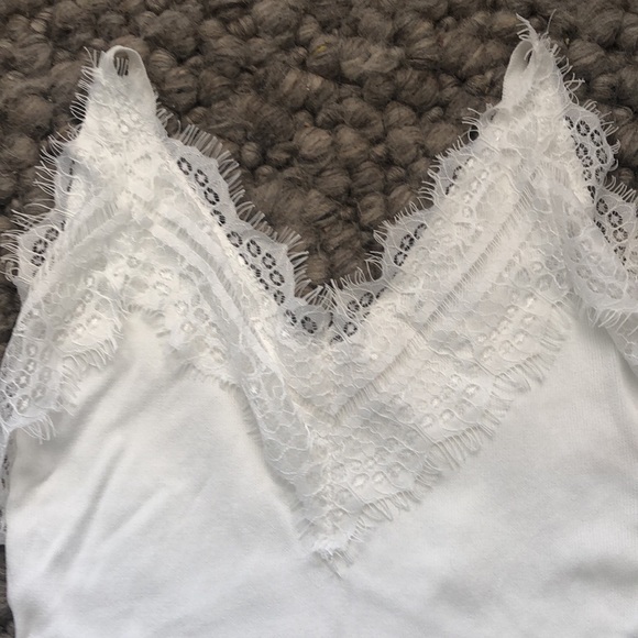 Beautiful white top with lace. - Picture 3 of 4